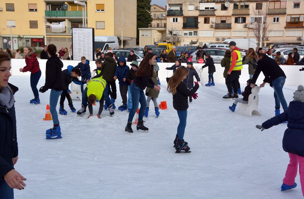 PULA, 31.12.2018. - ZADNJI DAN, TRZNICA VERUDA, DOCEK NOVE GODINE U PODNE, KLIZALISTESnimio Neven LAZAREVIC